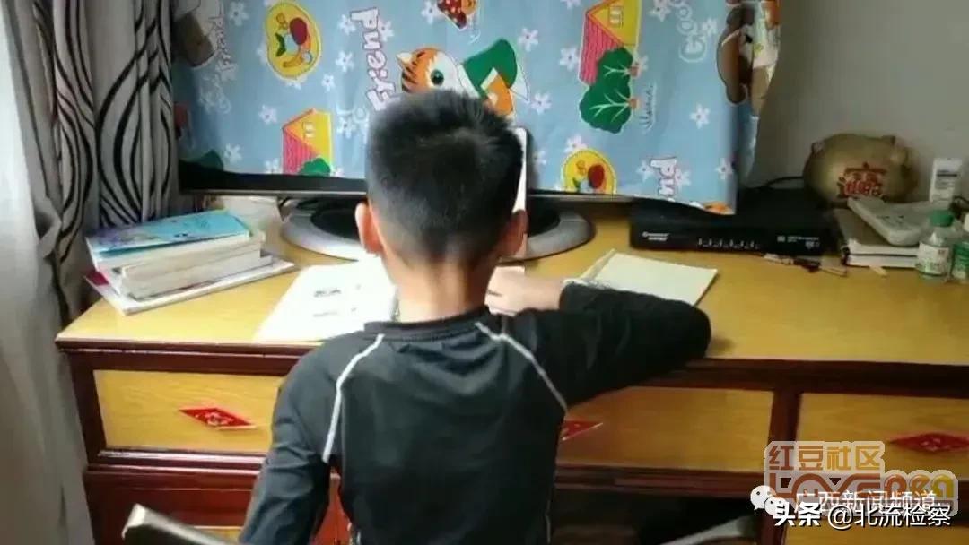 孩子喜欢看直播偷偷打赏怎么办,孩子看直播疯狂打赏3万元