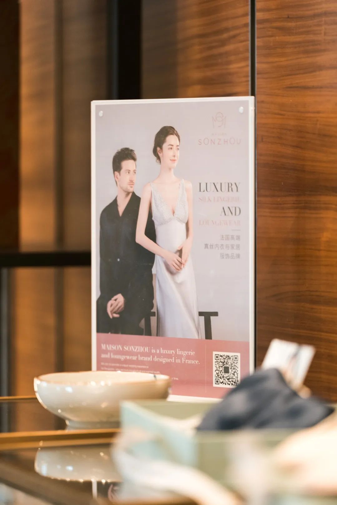 一位英国女人爱上东方文化,让穿丝绸睡衣,比晚礼服还高级