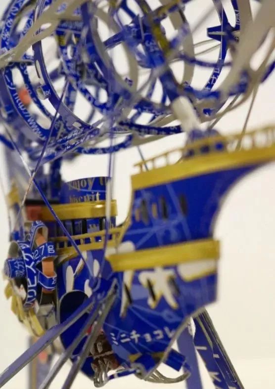 小哥用废纸盒惊艳27万人,跟他一比,我简直是手残