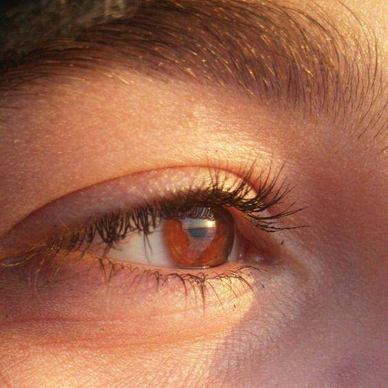 有句话说得好：美不美看脸，老不老看眼