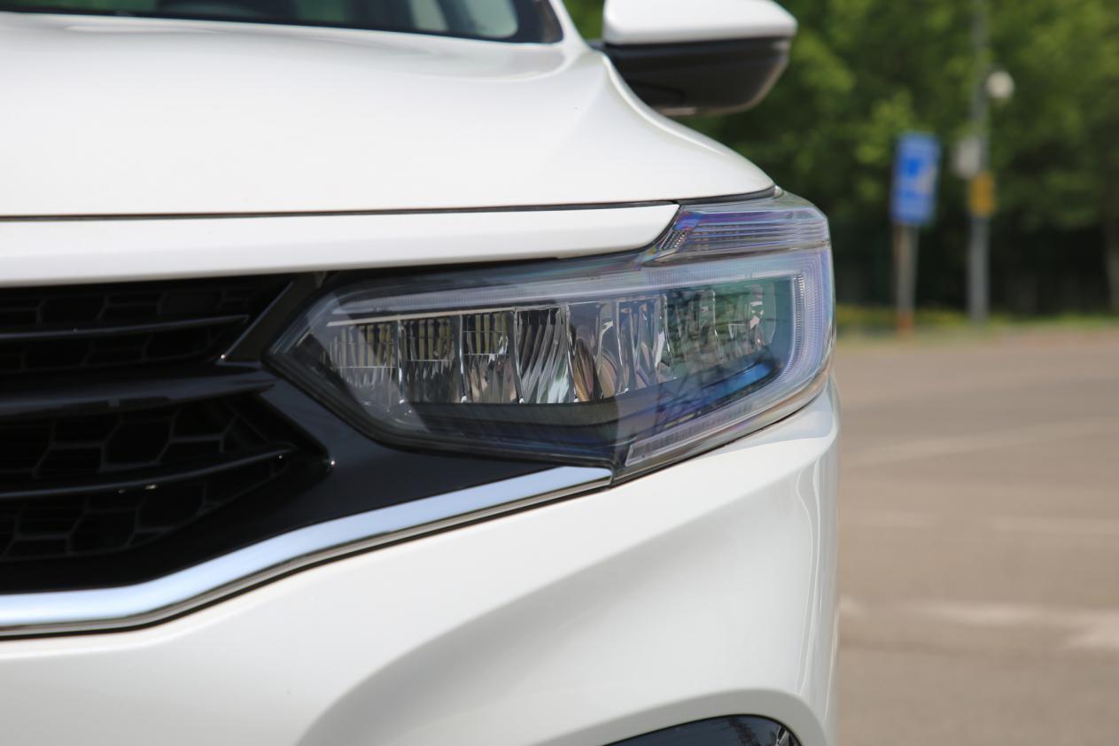 刚上市三天销量破万仅售12万,上市一天销量破万