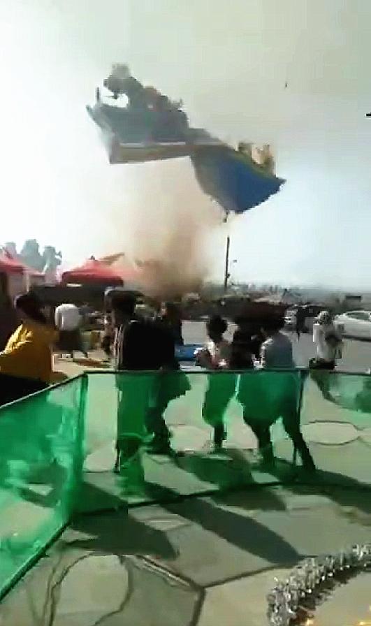 刮大风充气蹦蹦床出事视频,儿童蹦蹦床事故