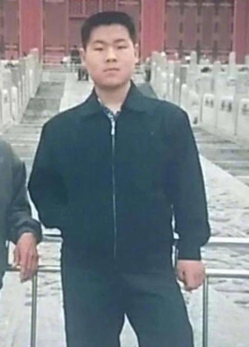 岳云鹏晒满脸胡渣丑照网友直呼,岳云鹏旧照曝光