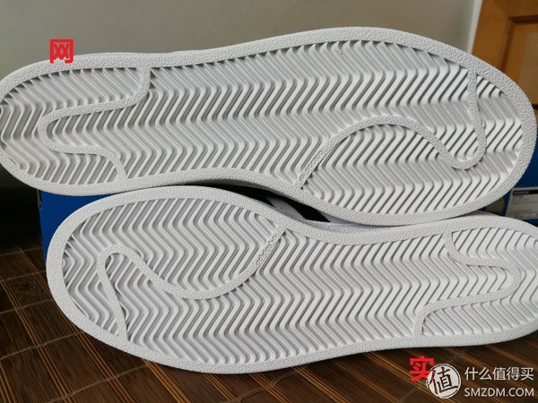 怎样辨别三叶草贝壳鞋真假,三叶草金标贝壳鞋怎么鉴定真假