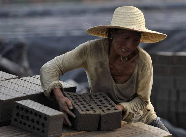 小伙饿死家中原因,男孩被饿死在家中发现大量食物