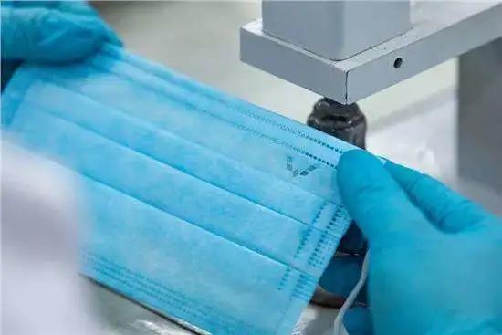 当LV洗手液碰上五菱口罩，企业转产哪家强？