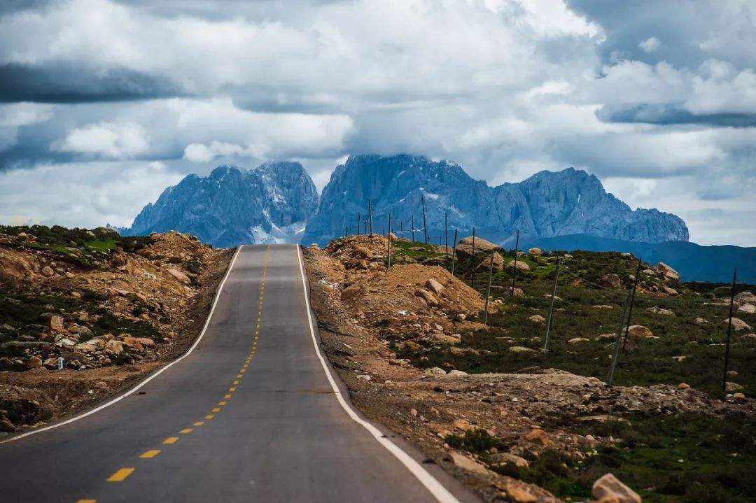 成都去稻城亚丁路好走吗,从成都去稻城亚丁路过色达吗