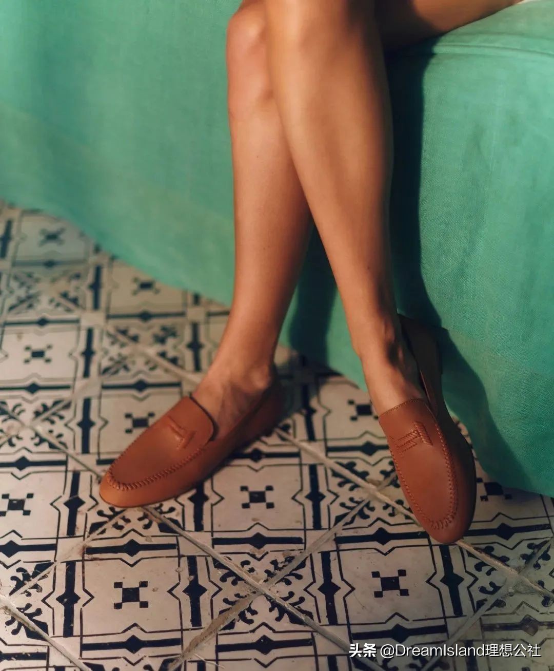 街拍白色乐福鞋,达妹街拍图文