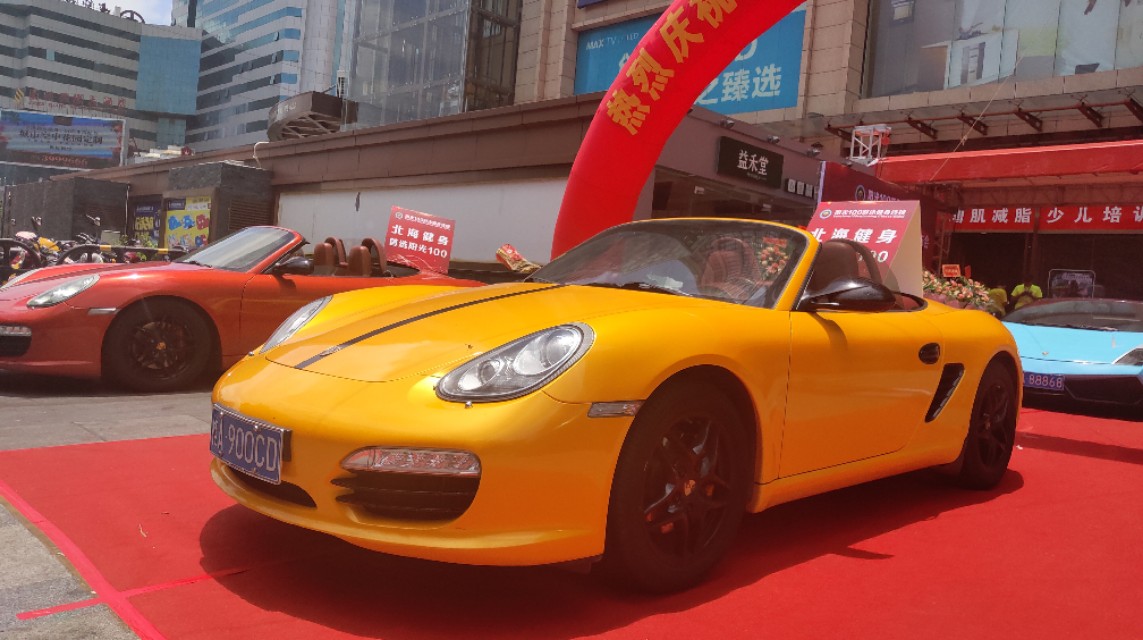 北海商家搞活动也是够拼，去南宁租个几百万*博兰**基尼撑场面