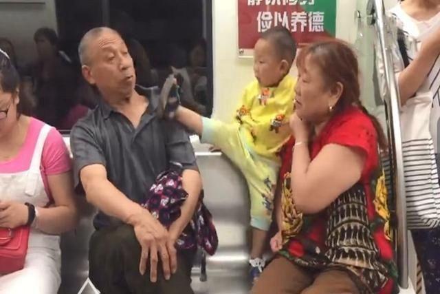 孩子调皮不听话应不应该教育他,孩子调皮不遵守规则