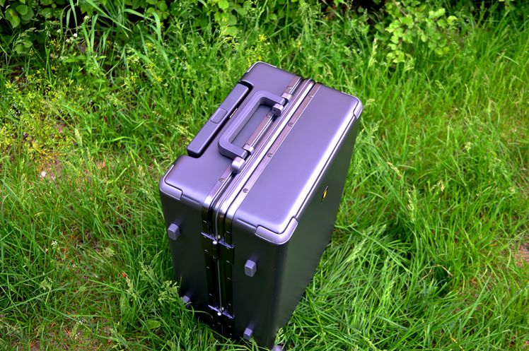 又要值乘了,放下背包拎起皮箱,地平线8号拉杆箱体验