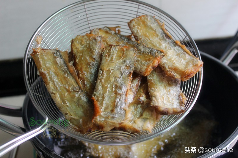 红烧带鱼带汤汁,红烧带鱼怎么去除腥味