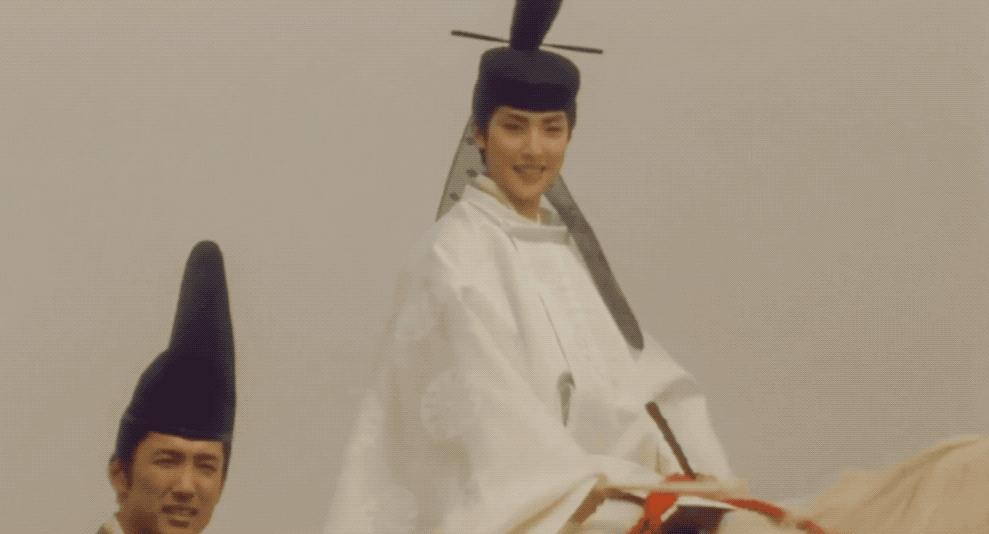 宝冢歌剧团男役可爱片段,宝冢歌剧团男役展示魅力