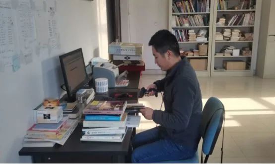 听说图书管理员很轻松？看这位“90后”现身说法