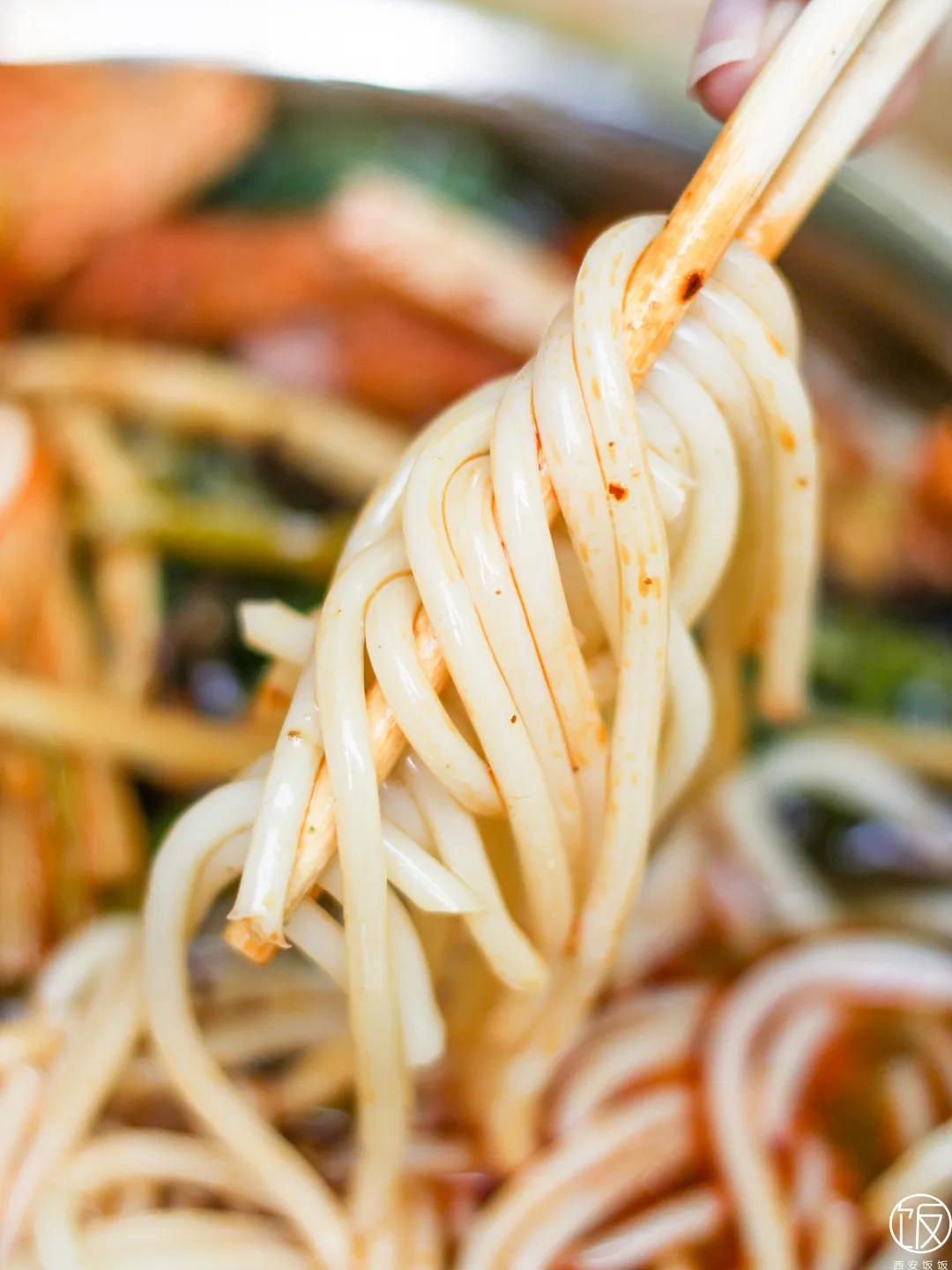 又臭又香螺蛳粉真的很好吃,超臭但超好吃的螺蛳粉