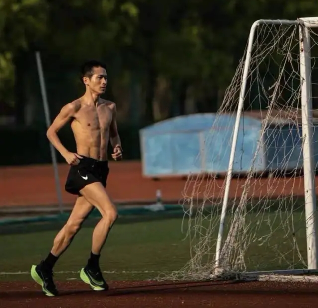 韩寒退学哪一年,韩寒回忆过往谈退学经历