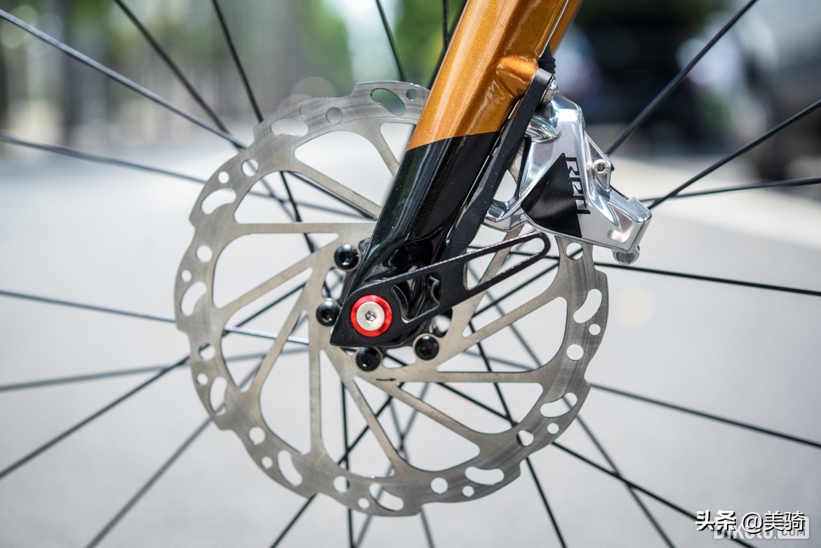 入门碳纤维公路车和顶级铝公路车,kootu碳纤维公路车测评