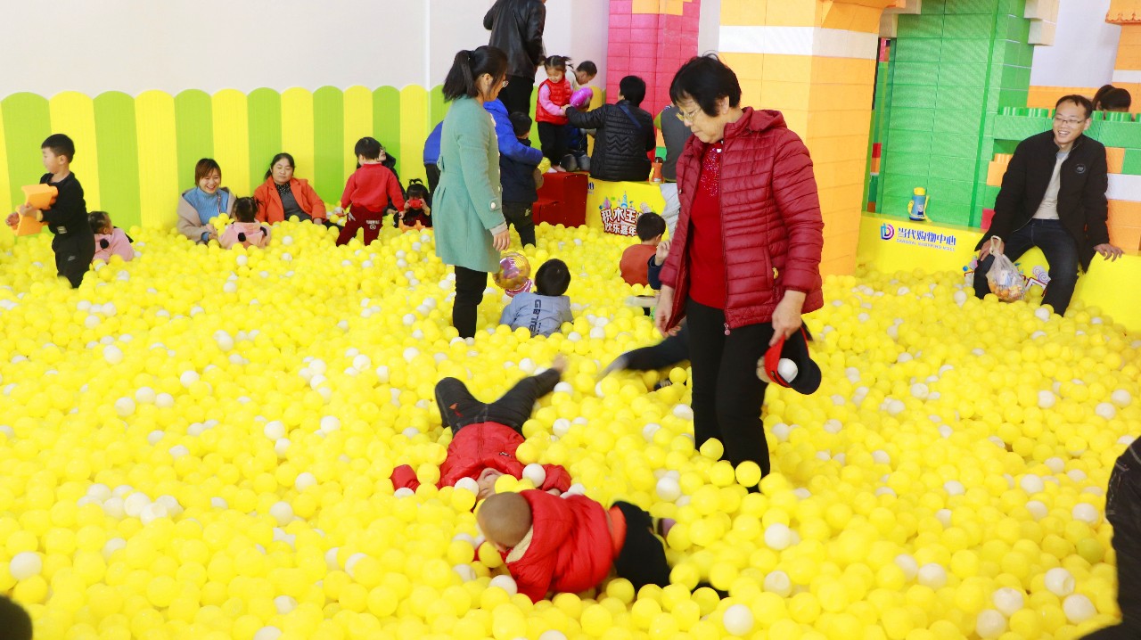 「当代购物中心」丨周年庆玩这么大？火力全开，你能hold住吗？