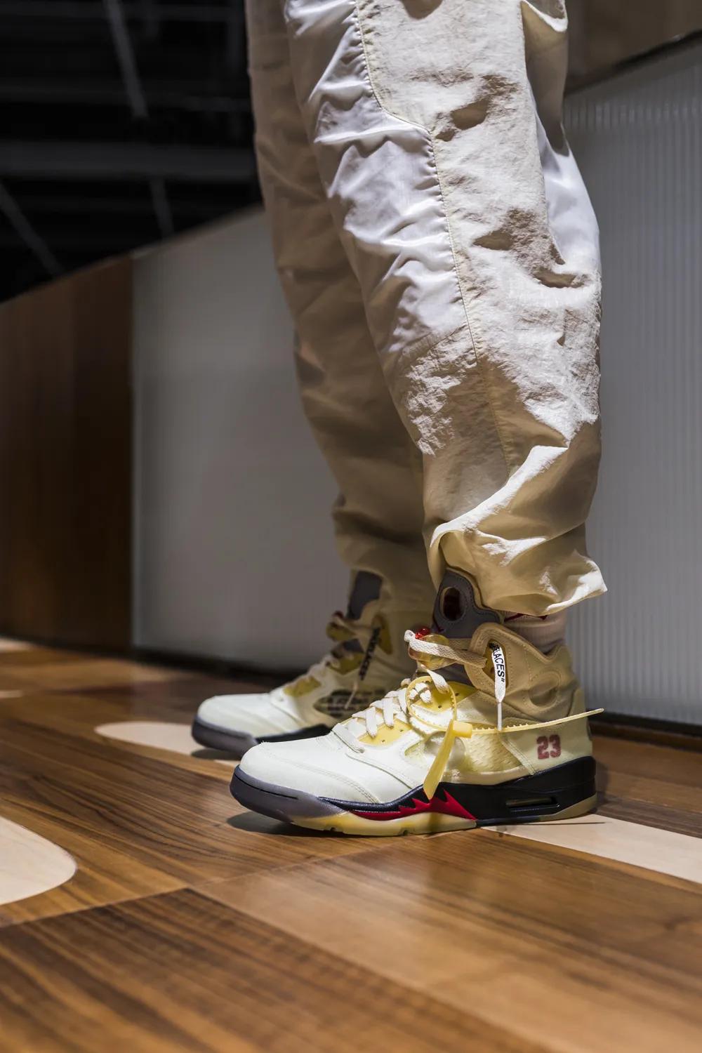 球鞋开胶判刑,球鞋开胶不给退换违法吗