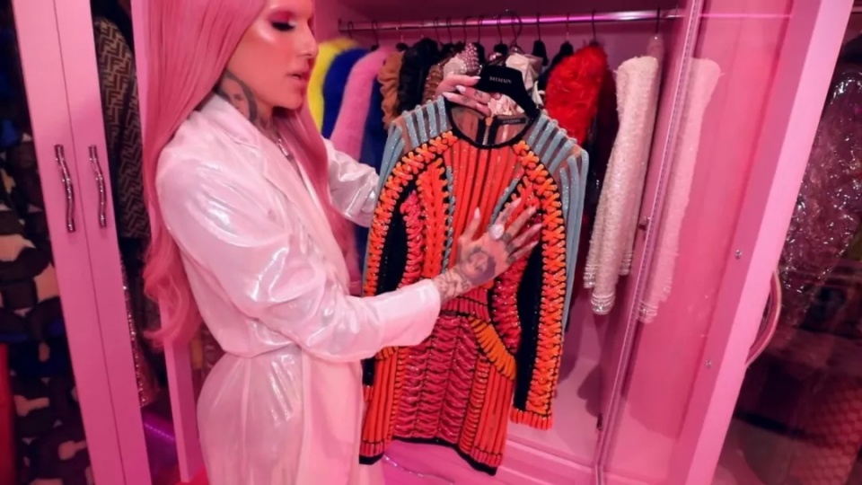 香奈儿磨刀、爱马仕砌墙,J姐的衣帽间戏可真多