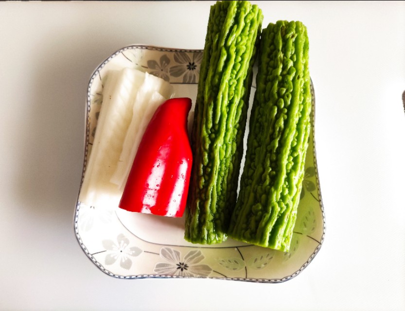 苦瓜怎样做不苦又好吃,苦瓜怎么做不苦不黄清热解毒