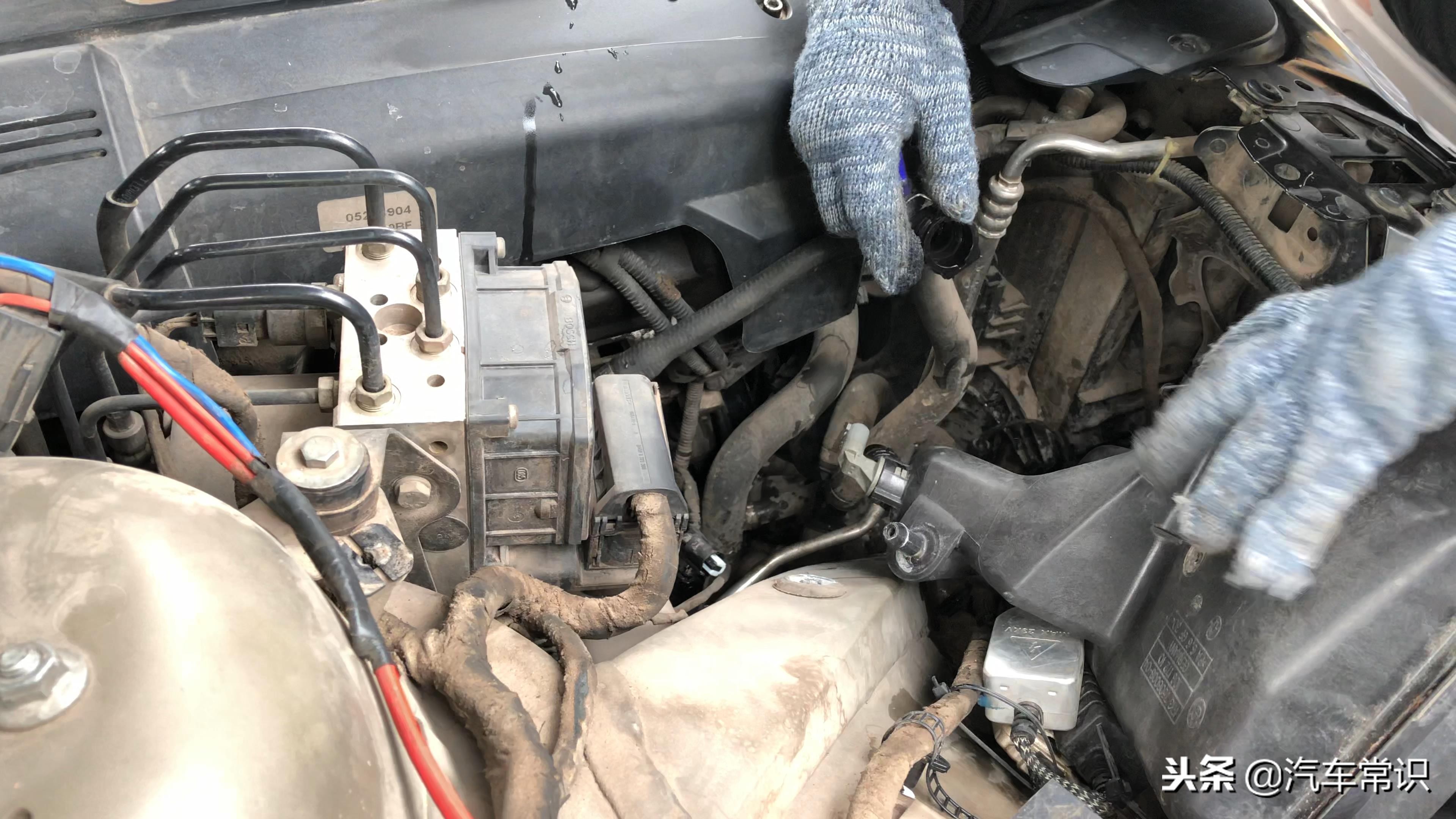 发动机水堵漏水需要全部更换吗,发动机水箱漏水最快的修补方法