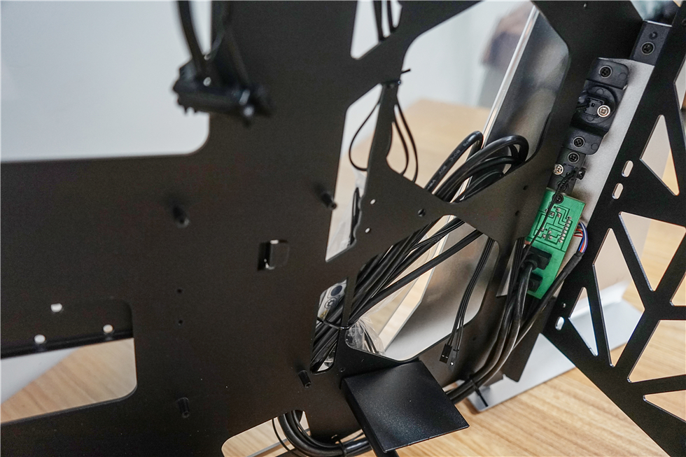 科技以灯为本,3600X+B450+BMR-24水冷+大水牛铁血战士机箱装机秀