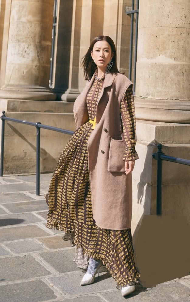 服了佘诗曼的“芹菜腿”，我瘦20斤穿不了的靴子，她穿出了宽松感