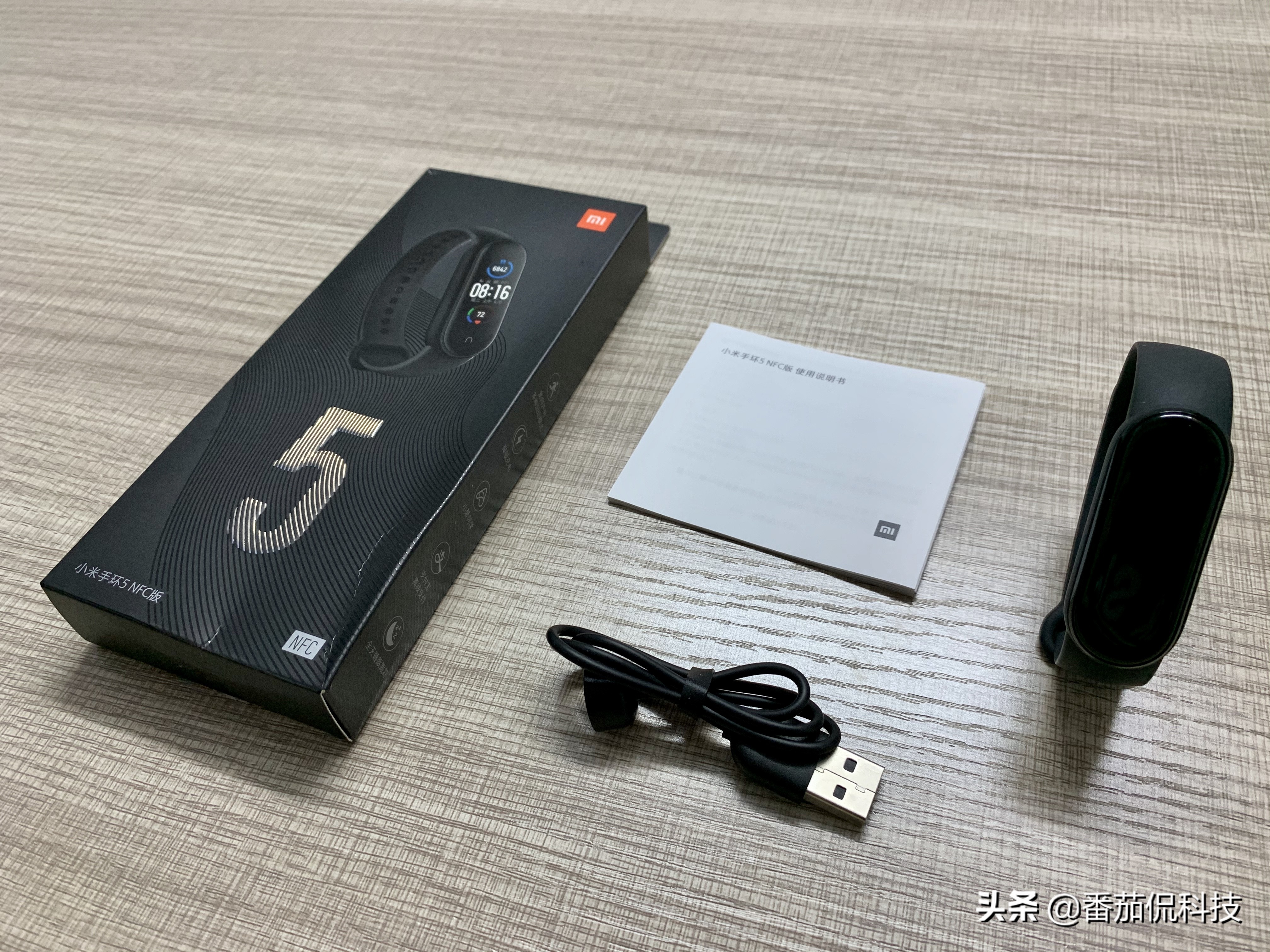 小米手环3和小米手环5,小米手环5和小米手环3手环通用吗