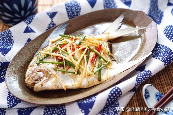 清蒸鲳鱼肉质鲜嫩营养价值高,美食不可辜负家常菜清蒸鲳鱼