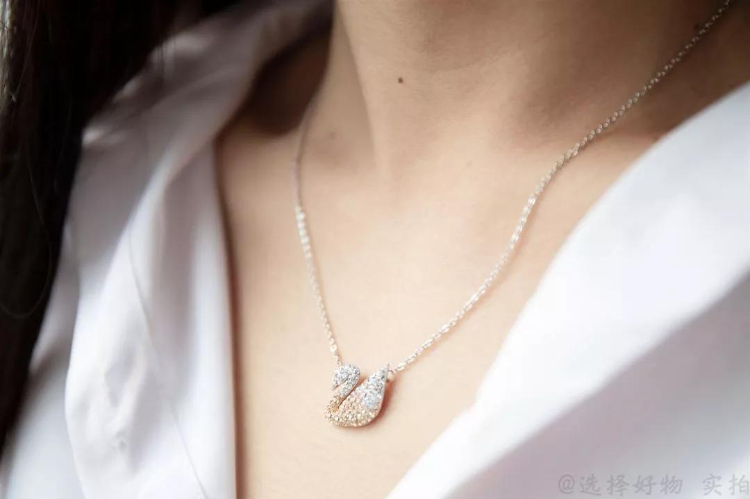 古力娜扎为国人发光的美貌,古力娜扎为韩国明星颁奖