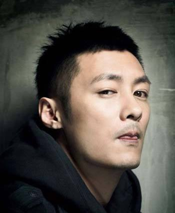 *疆新**棉花事件爆发后,艺人都在解约,而陈冠希余文乐签约耐克阿迪