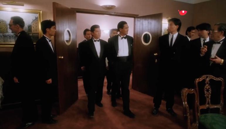 周润发介绍梁家辉赌圣搞笑片段,发哥梁家辉赌神经典片段