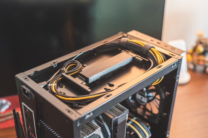 itx顶级主机配置,能提着走的电脑主机