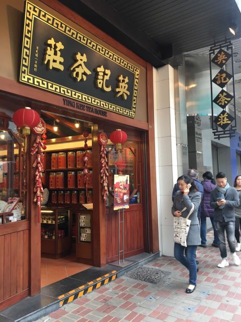 “相向掩柴扉，清香满山月”