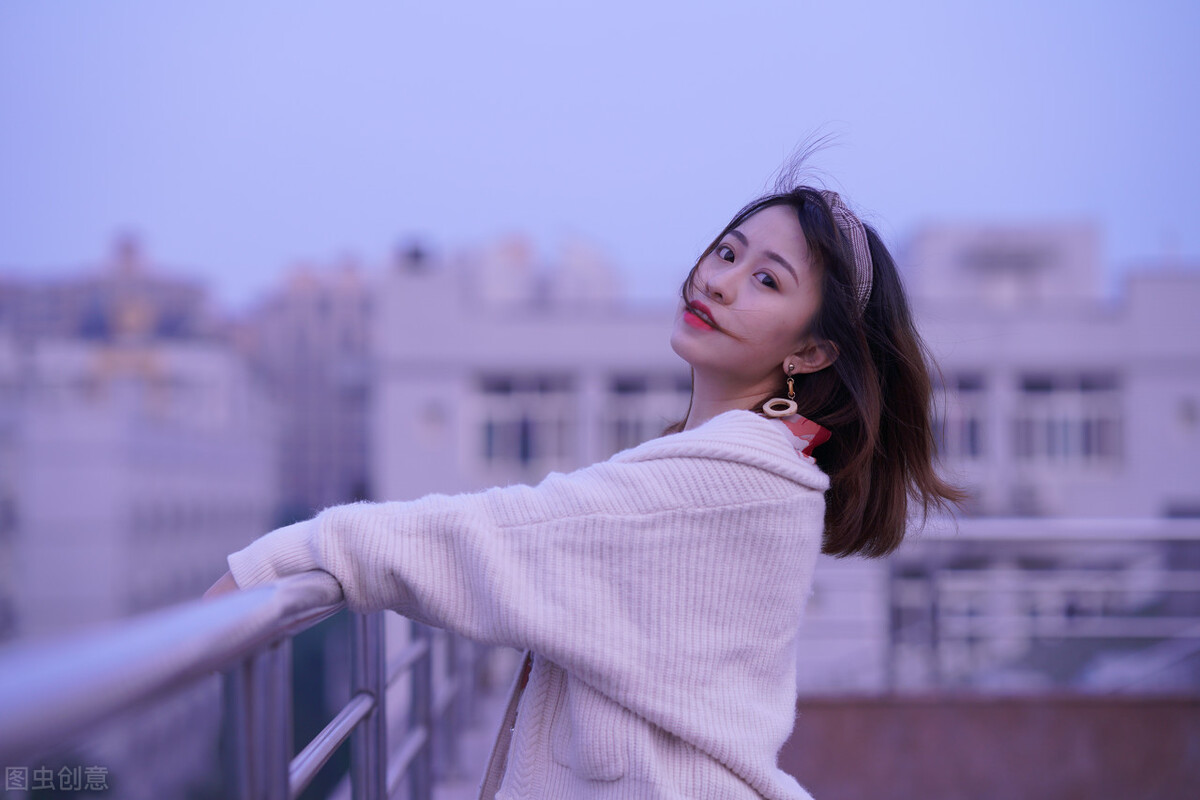 染后如何让头发柔顺亮泽，好看显白，更有高级感？应当这样做