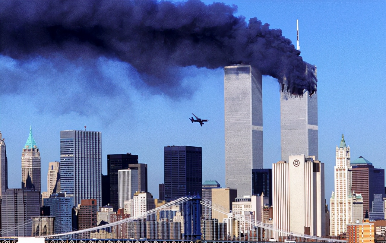 突发！纽约一高楼起火黑烟滚滚，美网友：911自杀飞机又来了？