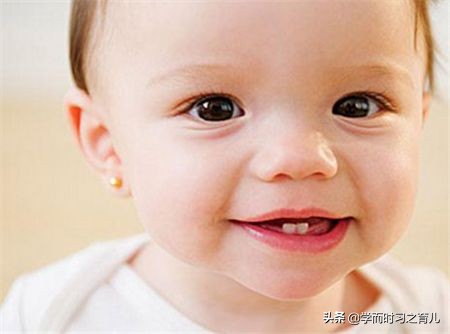 宝宝几月开始长牙为正常呢,宝宝开始长牙的时候会有什么表现