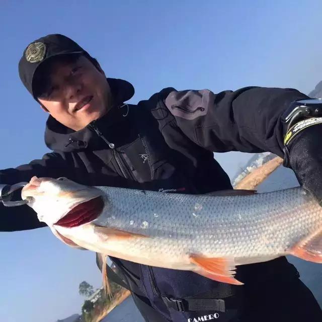 40岁大叔钓鱼,40岁大叔买下一座岛