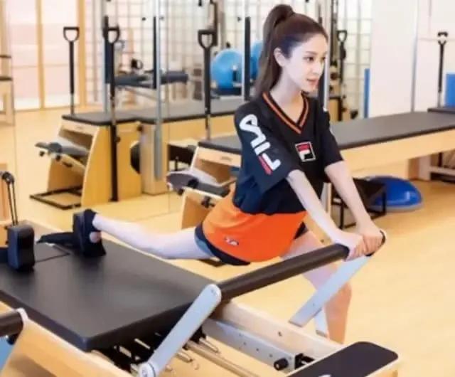 郑嘉颖老婆是顺产还是剖腹产,郑嘉颖老婆第一胎是剖腹吗