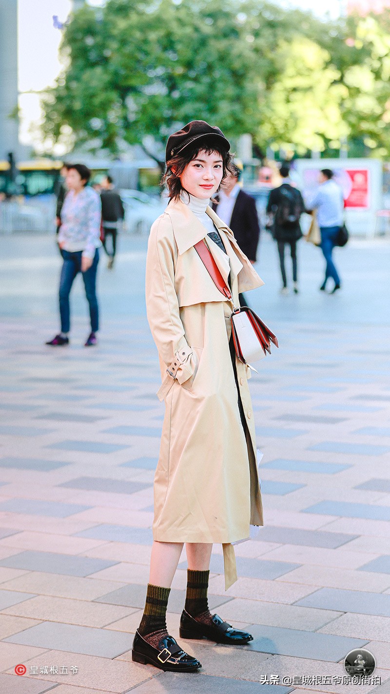 时尚可以衬托出你的美,时尚是一种使人们与众不同的东西