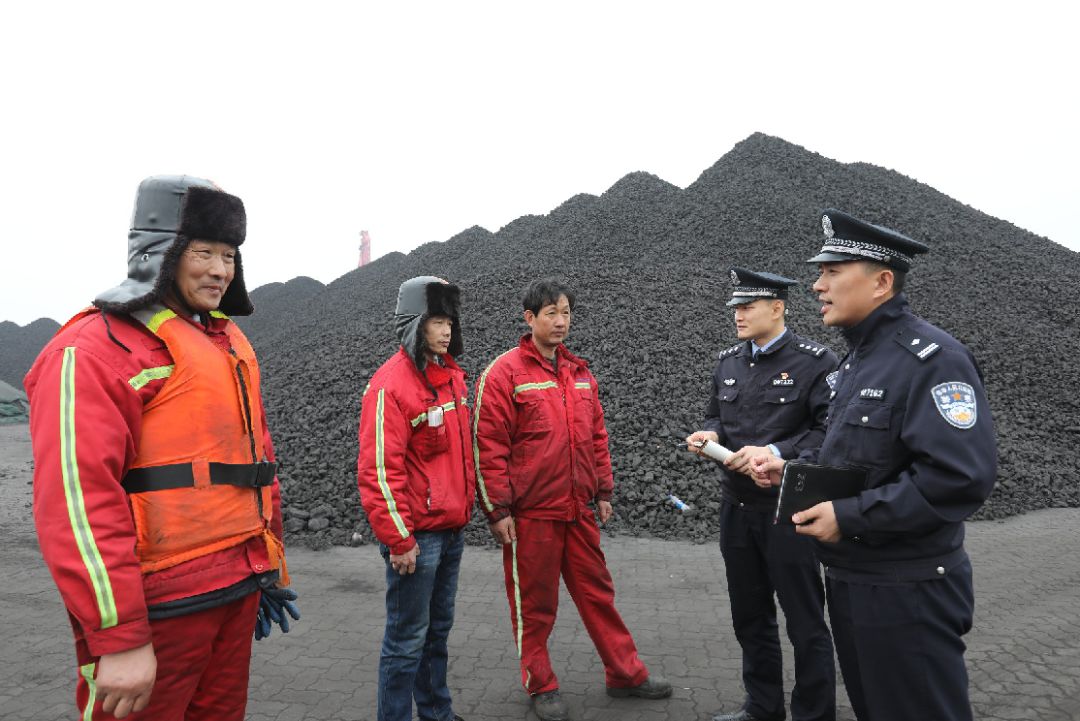 「基层政法干警风采」日照市港航公安局南区派出所民警闫玉兵：港航职工心中的“自己人”