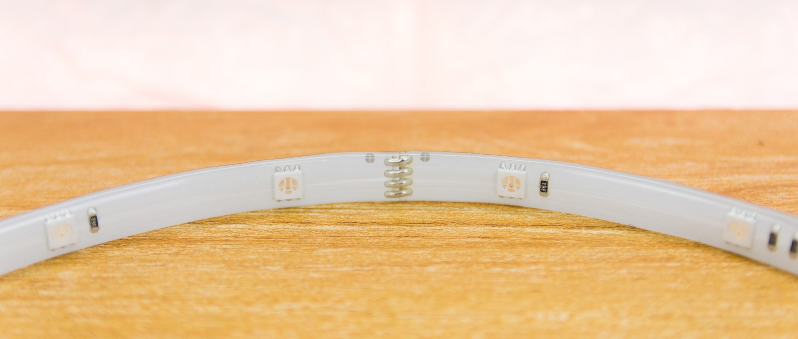 ledrgb灯带效果展示,yeelight智能彩光灯带和泛影灯带