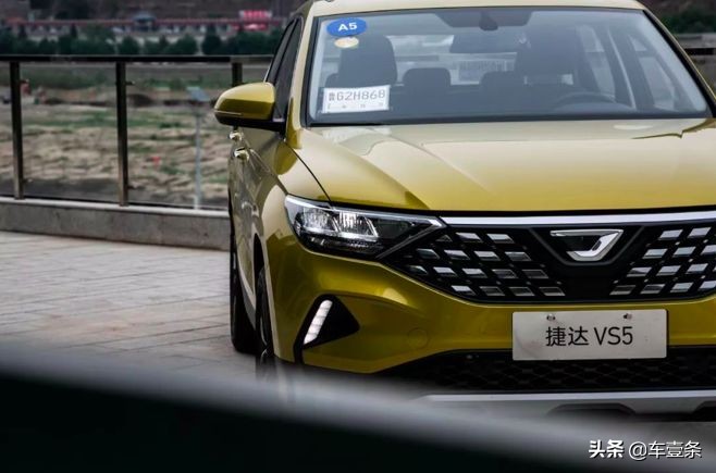 日产劲客和奇骏大小对比,日产劲客与日产蓝鸟空间对比