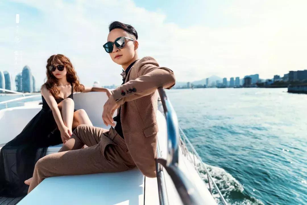 三亚蓝骑士游艇旅拍,三亚闺蜜游艇旅拍