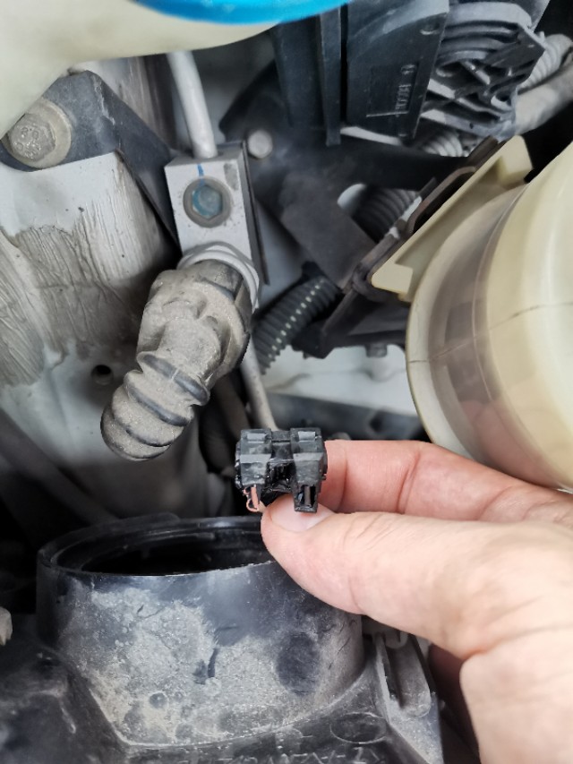 私家车近光灯不亮了,自购配件,自己动手维修,网购配件成本17元