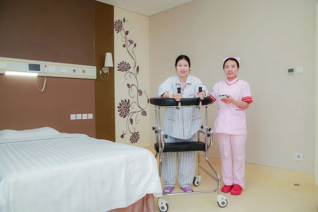 学习正常分娩指南,优化孕妇在产程和分娩中的体验,维护产妇尊严