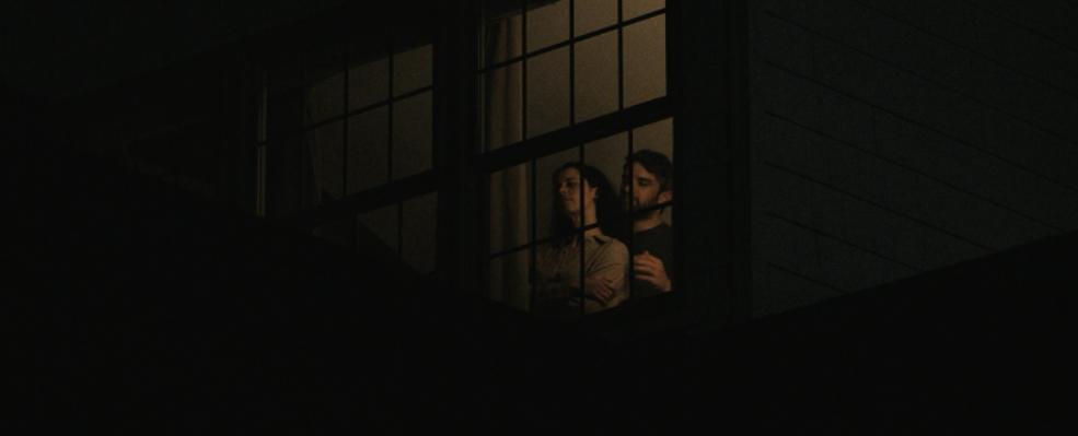 丈夫离奇自杀,竟化作鬼魂留在家中?看一眼镜子,没那么简单……