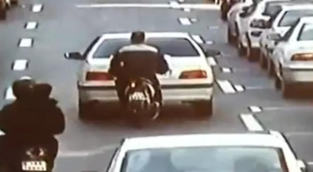 闻屁、吃狗粮竟年入几十万？盘点那些匪夷所思的“多金”职业