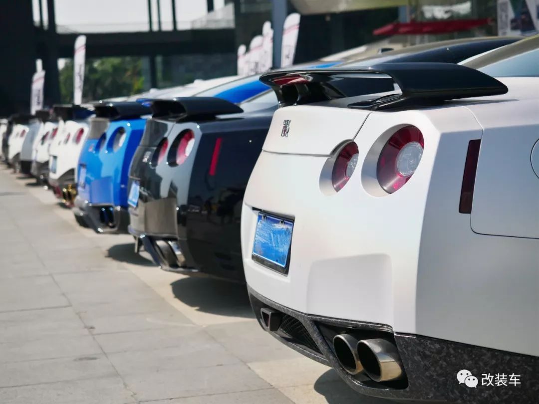 改装车聚会,改装车齐聚车展